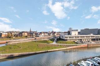 Located in the heart of Kortrijk, this beautiful apartment offers a perfect blend of comfort and style. With a beautiful living area of 111m²,...