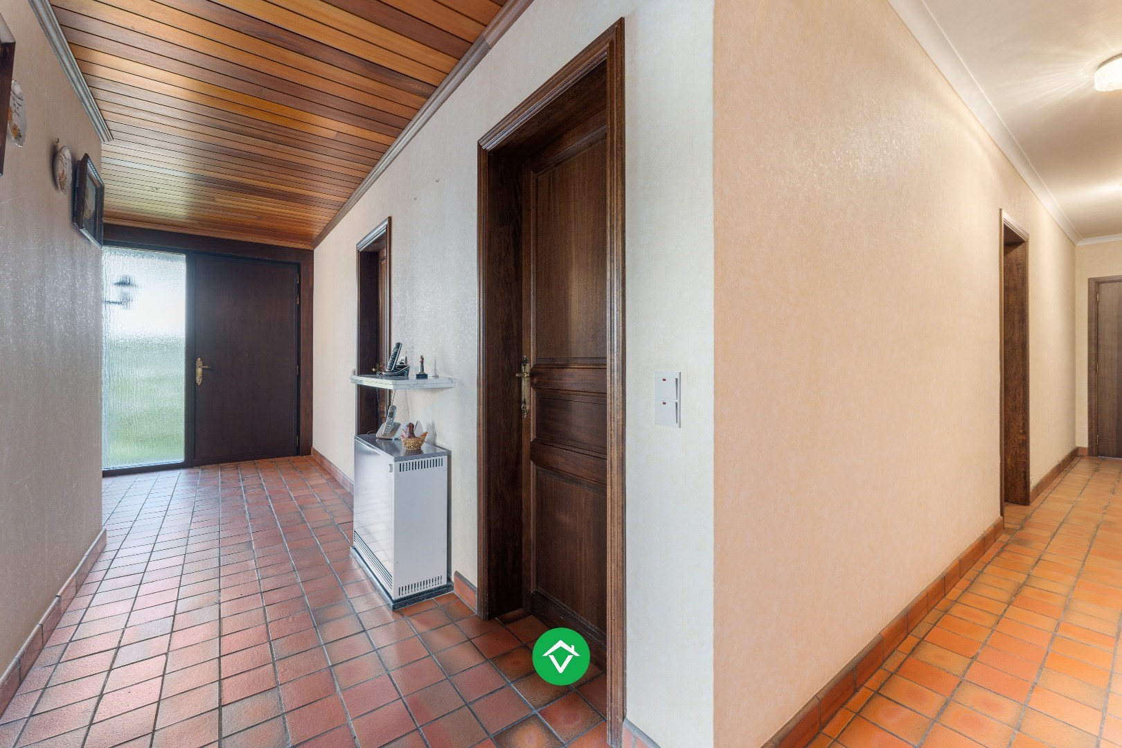 Alleenstaande woning met drie slaapkamers en dubbele garage in centrum Koekelare - foto 4