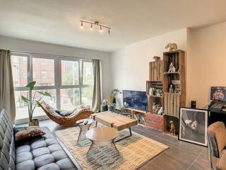 Disposition - 1er étage :- hall d'entrée avec toilettes invités - espace de vie spacieux et lumineux - cuisine ouverte (réfrigérateur,...