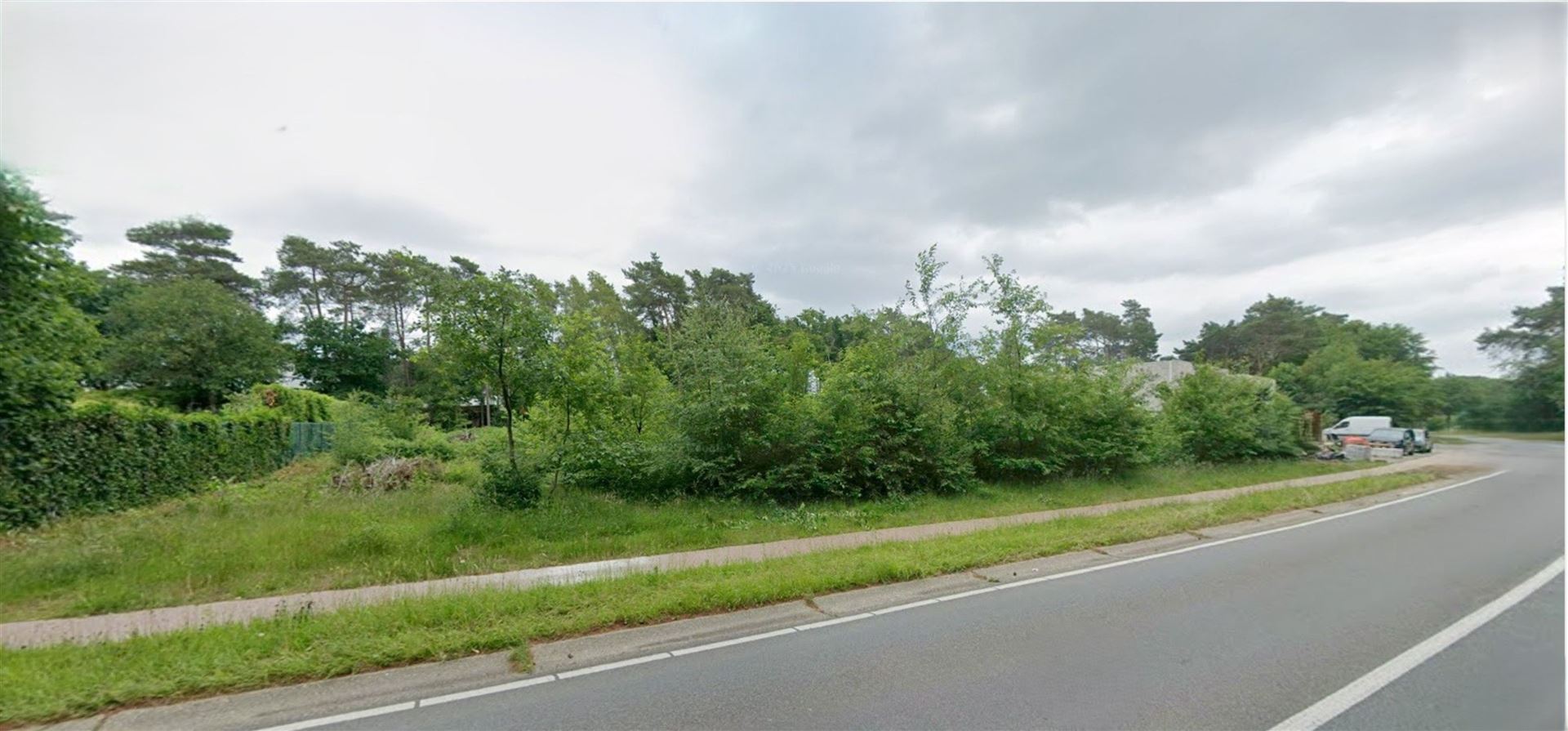 Te koop: Unieke bouwgrond van 28a22ca voor open bebouwing, straatbreedte 50m in residentiële, groene omgeving te Maasmechelen! - foto 2