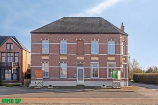 Statige herenwoning met karakter te centrum Ramsel - ideaal voor kangoeroewonen of vrije beroepen.In het centrum van Ramsel, een deelgemeente van...