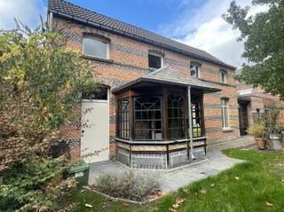 Zeer uniek en rustig gelegen woning in hartje centrum DendermondeGelegen op het charmante woonerf Hof van Gorus, een oase van rust op wandelafstand...