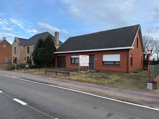 Sloop en wederopbouwproject aan 6% btw (mits voldaan aan voorwaarden) of te moderniseren/ uit te breiden woning. Goede ligging in het groene...