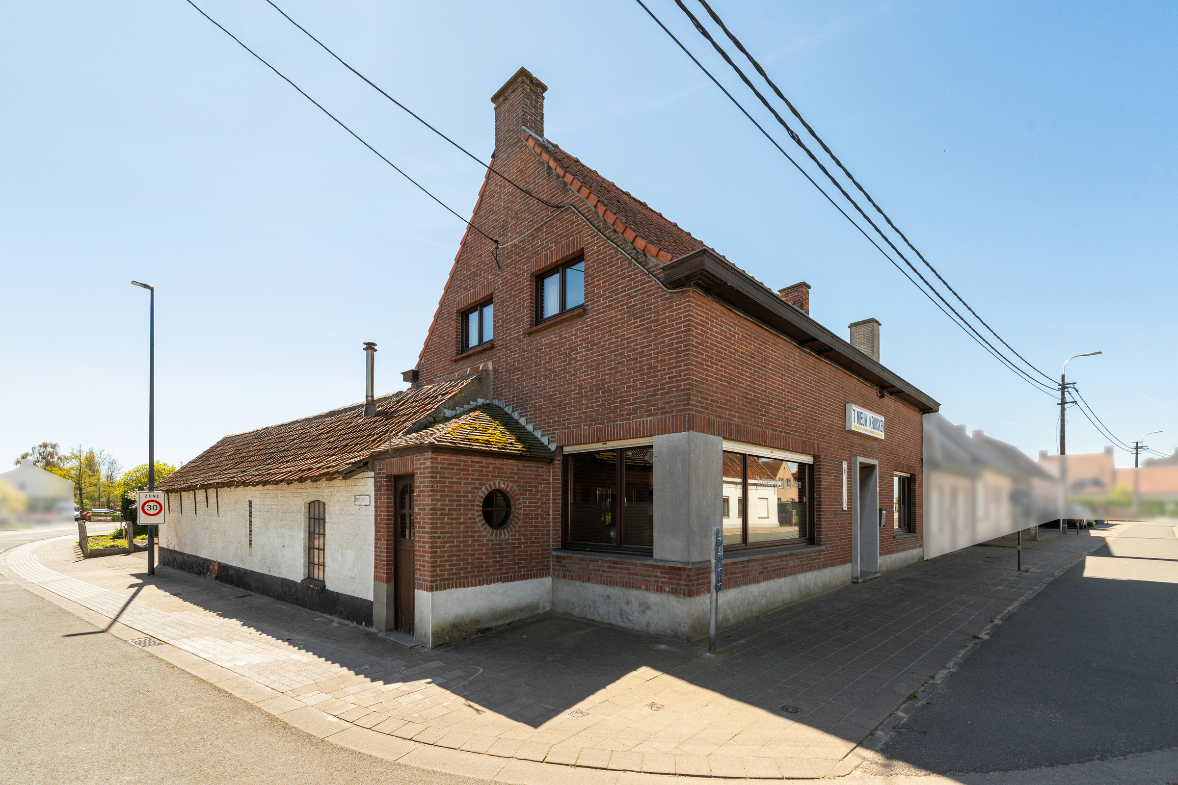 Commercial à vendre à Poesele avec 3 chambres - photo 1