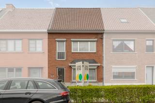 Ben je op zoek naar een goed onderhouden woning met uitbreidingsmogelijkheden? Deze charmante woning uit 1960 in Hasselt biedt een unieke kans...