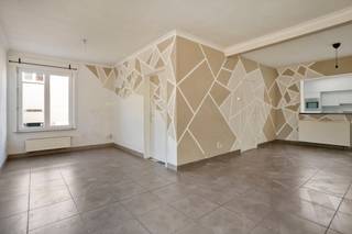 Découvrez cette propriété intéressante à vendre dans la campagne de Zedelgem. Ce spacieux bâtiment mitoyen situé à Zedelgem offre un énorme...
