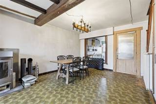 Bent u op zoek naar een woning die u volledig naar eigen smaak kan renoveren? Deze woning in Koekelare biedt een uitstekende kans voor...