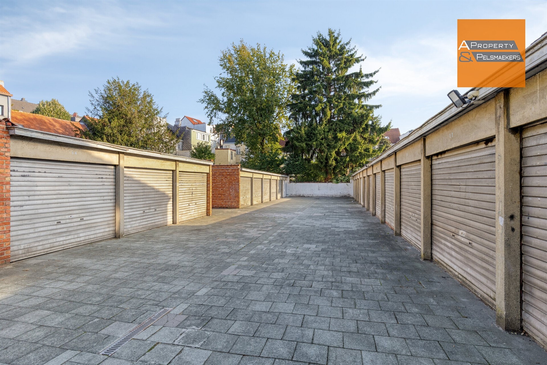 29 gesloten garageboxen te koop in een lot. - foto 4