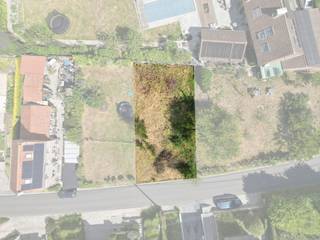 <p>Vous êtes à la recherche d'un terrain situé au calme pour réaliser la maison de vos rêves, tout en ayant toutes les commodités à portée de main ? Ce terrain à bâtir, situé dans la Heedstraat à Asse, offre l'équilibre parfait entre tranquillité, verdure et accessibilité.</p>
<p>La parcelle est destinée à la construction d'une <b>maison 3 façades</b> avec une largeur de construction de 9 mètres et une profondeur de également 9 mètres. À l'arrière, vous disposez d'une zone de jardin de 8 mètres, idéale pour créer un espace extérieur agréable où vous pourrez profiter de votre intimité en toute sérénité.</p>
<p><b>L'emplacement de ce terrain est un atout absolu :</b> Vous vivrez ici dans un quartier calme et familial, entouré de nature et de sentiers de promenade, tout en étant à seulement quelques minutes du centre d'Asse. Dans les environs proches, vous trouverez des commerces locaux, des écoles, des installations sportives et des transports en commun. De plus, grâce à la connexion fluide avec la Chaussée de Bruxelles et l'E40, vous rejoindrez Bruxelles, Alost ou Dilbeek en un rien de temps.</p>
<p>En résumé, ce terrain est idéal pour ceux qui recherchent un excellent emplacement pour construire dans un cadre de vie agréable, où calme et accessibilité vont de pair.</p>
<p>👉 <b>Intéressé(e) ?</b> Contactez <b>Nils</b> via <b>nils.deblock@weinvest.be</b> pour recevoir plus d'informations.</p>
