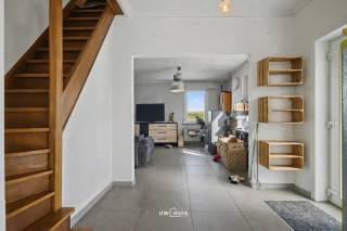 In een rustige, landelijke omgeving in Sint-Gillis-Waas bevindt zich deze charmante open bebouwing op een zuidgericht perceel van 750 m². De woning...