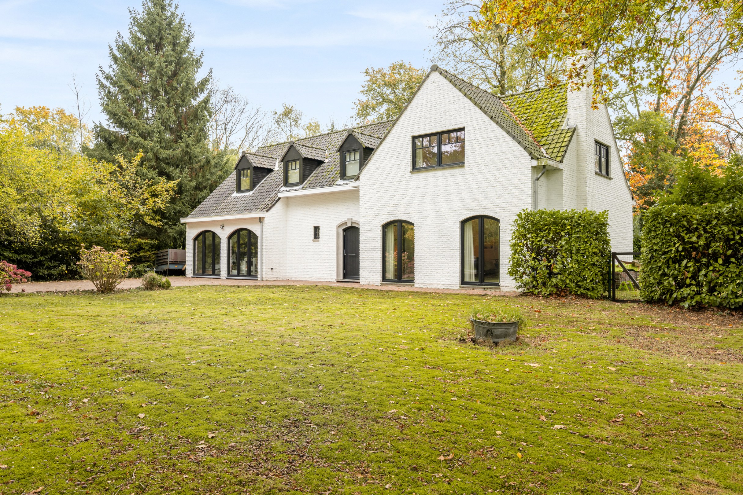 Zeer mooi gerenoveerde woning op de grens met Schilde - foto 1