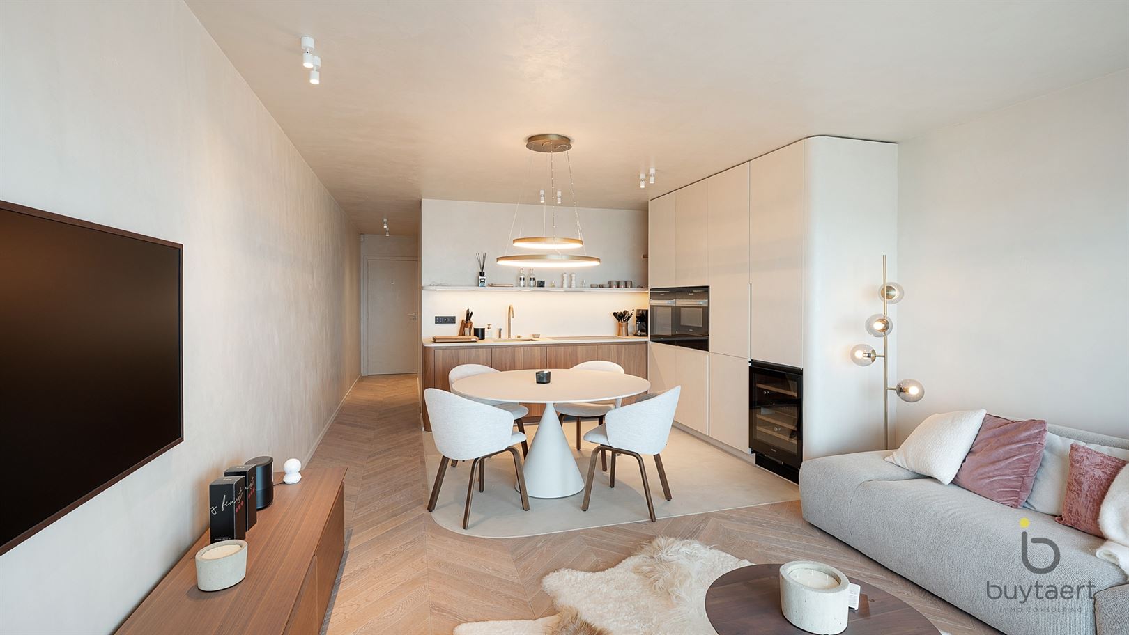 LUXUEUS GERENOVEERD &amp; VOLLEDIG GEMEUBELD APPARTEMENT MET PANORAMISCH ZEEZICHT AAN HET RUBENSPLEIN!  - foto 4