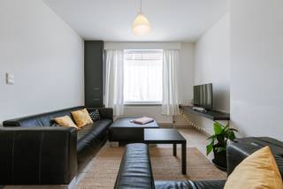 Gezellige woning gelegen op een gunstige locatie nabij het UZ en station Gent-Sint-Pieters.Mobiscore: 9,2/10EPC: COntdek deze gezellige drie...