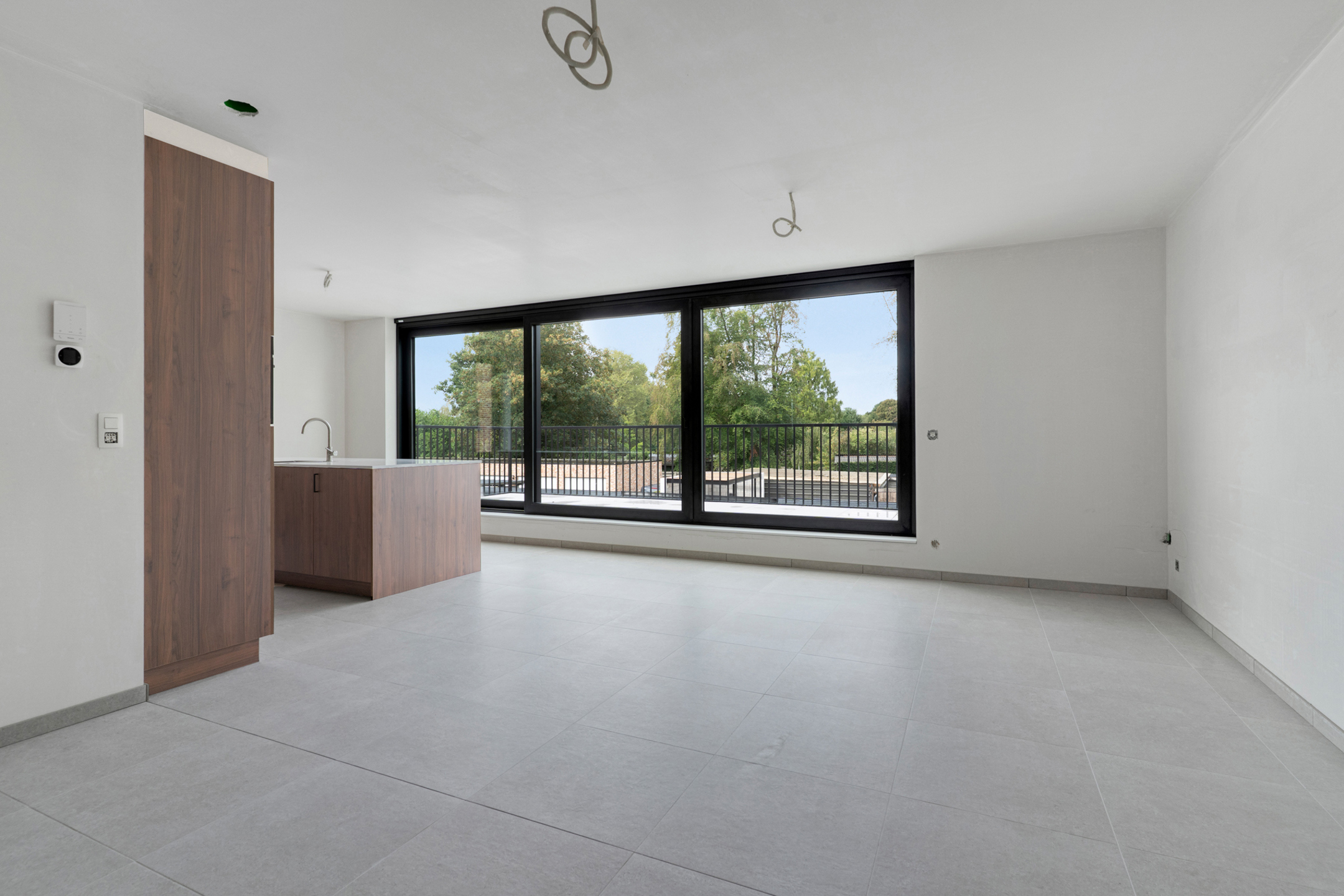 Hoogwaardig afgewerkt nieuwbouw appartement met 2 slaapkamers, terras en carport  - foto 4