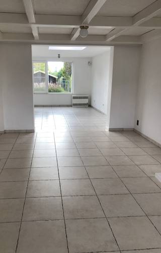 Situated in a child-friendly and quiet neighbourhood, within walking distance of public transport (towards Brussels and Aalst) and the train...