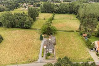Dit prachtig gelegen bouw-/renovatieproject bevindt zich op de grens van Keerbergen en Schriek, op een boogscheut van het meer en de golf...