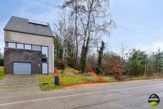 Deze bouwgrond voor een halfopen bebouwing bevindt zich aan de Oostereindestraat in Lummen, op een strategische locatie met vlotte verbindingen...