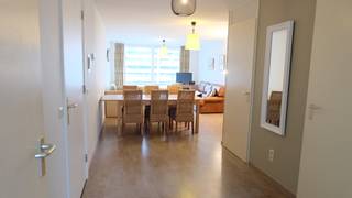 Op een uitstekende locatie in Knokke-Heist, op wandelafstand van zowel de zee als diverse winkels, bevindt zich dit prachtig gemeubeld...