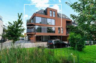 Op zoek naar een ruim, lichtrijk en energiezuinig appartement op een uitstekende locatie? Dit stijlvolle hoekappartement van ca. 110 m² combineert wooncomfort, kwalitatieve afwerking en een vlotte bereikbaarheid.<br /><br />Dankzij de gunstige hoekligging en grote raampartijen geniet u de hele dag van veel natuurlijk licht. De royale leefruimte sluit aan op een volledig uitgeruste keuken met veel werk en kastruimte. Verder beschikt het appartement over twee volwaardige slaapkamers, een ruime berging en een gezellig terras.<br /><br />Ook de afwerking springt in het oog. Bijna het volledige appartement is voorzien van een mooie parketvloer. De moderne badkamer beschikt over ingewerkte muurkranen, een ruime inloopdouche op vloerniveau en grote XL-keramische tegels, wat zorgt voor een stijlvolle én onderhoudsvriendelijke uitstraling.<br /><br />Met EPC-label A woont u bovendien bijzonder energiezuinig.<br /><br />De ligging is een extra troef: aan de rand van de dorpskern, met Park Den Blijk op wandelafstand en winkels, scholen, openbaar vervoer en andere voorzieningen vlakbij. Via de A12 bereikt u Brussel, Antwerpen en Mechelen in een mum van tijd.<br /><br />Extra troeven:<br />• Lift aanwezig<br />• Lage gemeenschappelijke kosten<br />• Overdekte autostaanplaats (€ 20.000)<br />• Mogelijkheid tot aankoop onder fiscaal gunstig stelsel (vraag naar de voorwaarden)<br /><br />Interesse of een bezoek ter plaatse?<br />Neem rechtstreeks contact op met Bjorn<br />📞 +32 477 60 68 33<br />Mail: bjorn@mondovastgoed.be