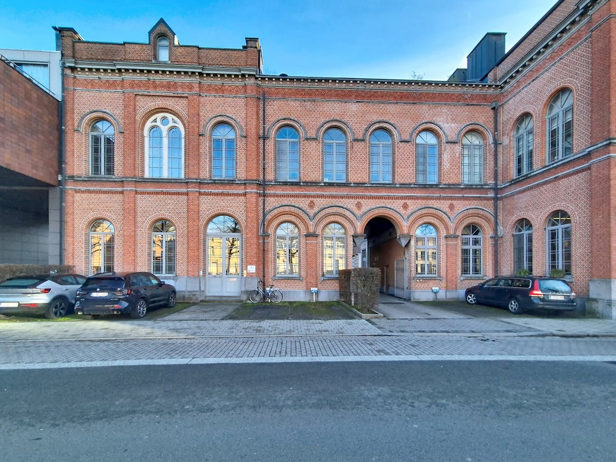 Karaktervol kantoor (315 m²) te huur aan de Visserij in Gent - foto 1