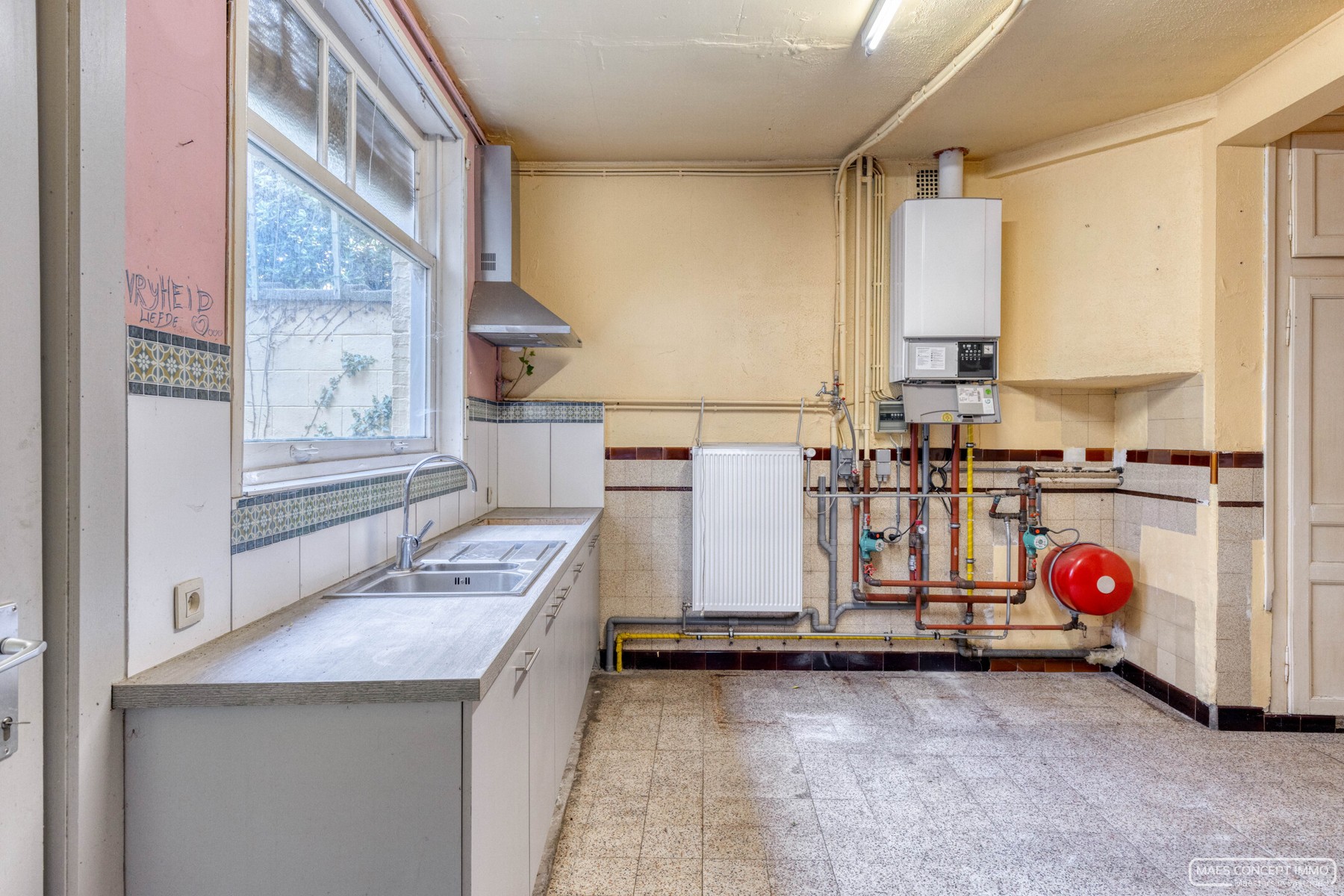 Te koop projectgrond/te renoveren pand in centrum Izegem - photo 5