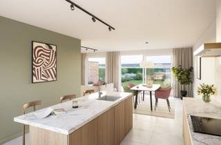 Danneels realiseert deze woning sleutel-op-de-deur voor jou met een vaste totaalprijs en oplevertermijn. De woning kan worden aangekocht aan het verlaagd btw-tarief van 6%. <br /><br />De woning is rustig gelegen, centraal in de buurt en is bijzonder functioneel ingedeeld. Zithoek, eetkamer en keuken vormen een mooi geheel dat optimaal in verbinding staat met de tuin en het terras. Op de verdiepingen hebben we vier slaapkamers, badkamer, een apart toilet en bergruimte. <br /><br />Een geothermische warmtepomp, vloerverwarming, zonnepanelen en een ventilatiesysteem met warmterecuperatie zijn voorzien en dat is goed nieuws voor jouw energiefactuur.<br /><br />Danneels bouwt deze gesloten bebouwing in moderne stijl in onze toekomstgerichte woonbuurt in een rustige zijstraat van de Olmenlaan in hartje Zele. Een nieuwe familievriendelijke woonomgeving met veel groen, dicht bij het centrum en alle voorzieningen. 