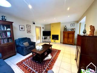 Bent u op zoek naar een veelzijdig pand met woon- en werkmogelijkheden? Deze eigendom in Ieper biedt een unieke combinatie van ruimte,...