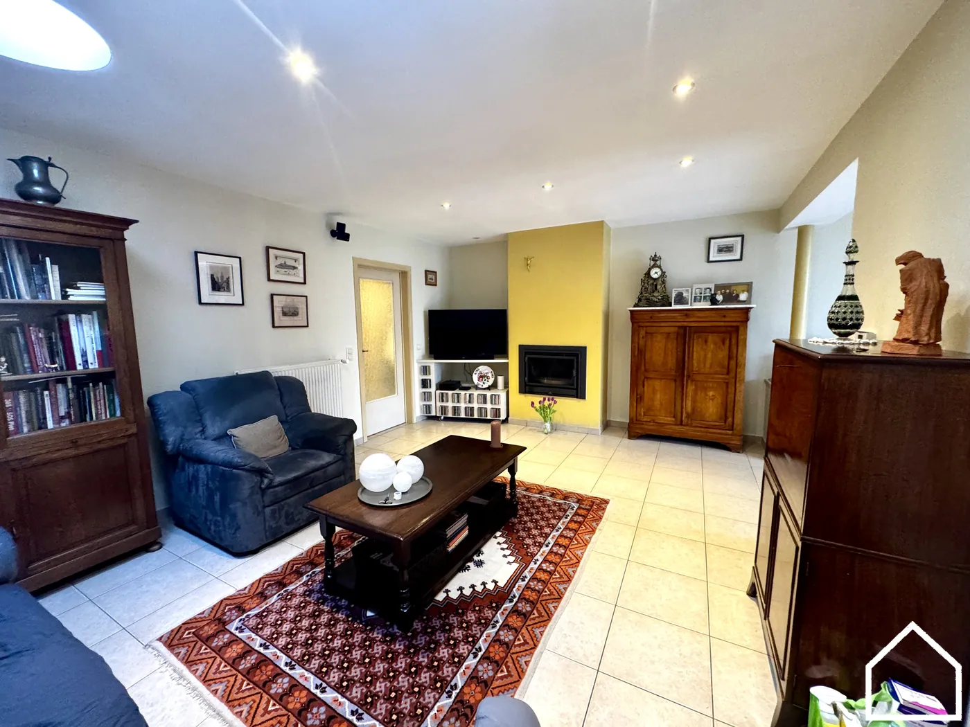 RUIME WONING MET 4-5 SLPKS, PRAKTIJKRUIMTE, ZONNIGE TUIN EN DUBBELE GARAGE  - foto 3