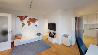 Prachtig recent <strong>gerenoveerd</strong> <strong>1 slaapkamer</strong> appartement met <strong>ruim ZW terras en prachtige uitzichten</strong>. <br /><br />Indeling: Inkomhal met ruime opbergkast. Volledig geïnstalleerde open keuken met een lichte leefruimte. 1 slaapkamer die samen met de leefruimte grenst aan het ruime zonneteras. Achteraan een badkamer met inloopdouche en toilet.<br /><br />Extra: <br /><br />-Wasmachine en droogkast inbegrepen. <br />-<strong>Kelderberging</strong> aanwezig <br />- €100 gemeenschappelijke kosten inclusief provisie voor water en verwarming