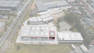 Op zoek naar een bedrijfsruimte waarin u meteen kan starten? Bedrijvenpark "Stuyf" biedt 32 instapklare KMO-units te koop, met oppervlaktes van 170 m² tot 240 m², samenvoegbaar tot 1.145 m².<br /><br />Door volgend <strong>afwerkingspakket </strong>kan u meteen aan de slag:<br />- 4 lichtpunten<br />- sectionale poort<br />- waterkraan<br />- keuring water &amp; elektriciteit<br />- 2 stopcontacten<br /><br />De bedrijfsruimtes (brandklasse B) hebben een vrije hoogte van +/- 6 m en zijn opgebouwd uit een staalconstructie in combinatie met een betonplint en geïsoleerde sandwichpanelen. De loodsen zijn toegankelijk via een automatische sectionale poort met aparte toegangsdeur en glaspartij. Elke unit is uitgerust met een lichtstraat voor extra natuurlijke lichtinval.<br />Deze duurzame bedrijfsgebouwen zijn geschikt voor zowel opslag als productie en bieden een ideale omgeving om te ondernemen. Per magazijn zijn minstens twee privatieve parkeerplaatsen voorzien.<br />Strategisch gelegen langs de Stuivenbergstraat, met vlotte verbinding naar de E403 – een uitstekende uitvalsbasis voor de hele regio.<br /><br />Onmiddellijk beschikbaar.<br /><br />Contacteer <strong>PANORAMA B2B</strong> voor bijkomende (technische) inlichtingen, plannen of een vrijblijvend plaatsbezoek <strong>050 300 800</strong>.
