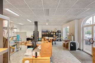 Op zoek naar een commerciële ruimte met uitstraling, comfort en zichtbaarheid? Dit handelsgelijkvloers van ca. 170 m², gelegen aan de Berlaarbaan...