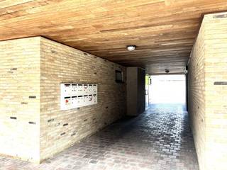 Prijs : 820 € + 50 € (zonnepanelen) - incl. syndic en garage en onmiddellijk beschikbaarAppartement met garage, 2 slpkms en zonnepanelenEPC attest is...