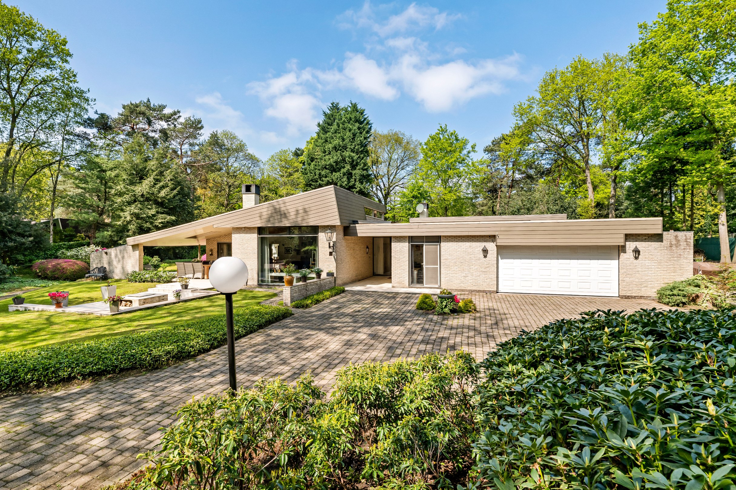 Groen gelegen laagbouwvilla op perceel van ca. 2628 m² in villawijk "De Meerse Bergen" - foto 2