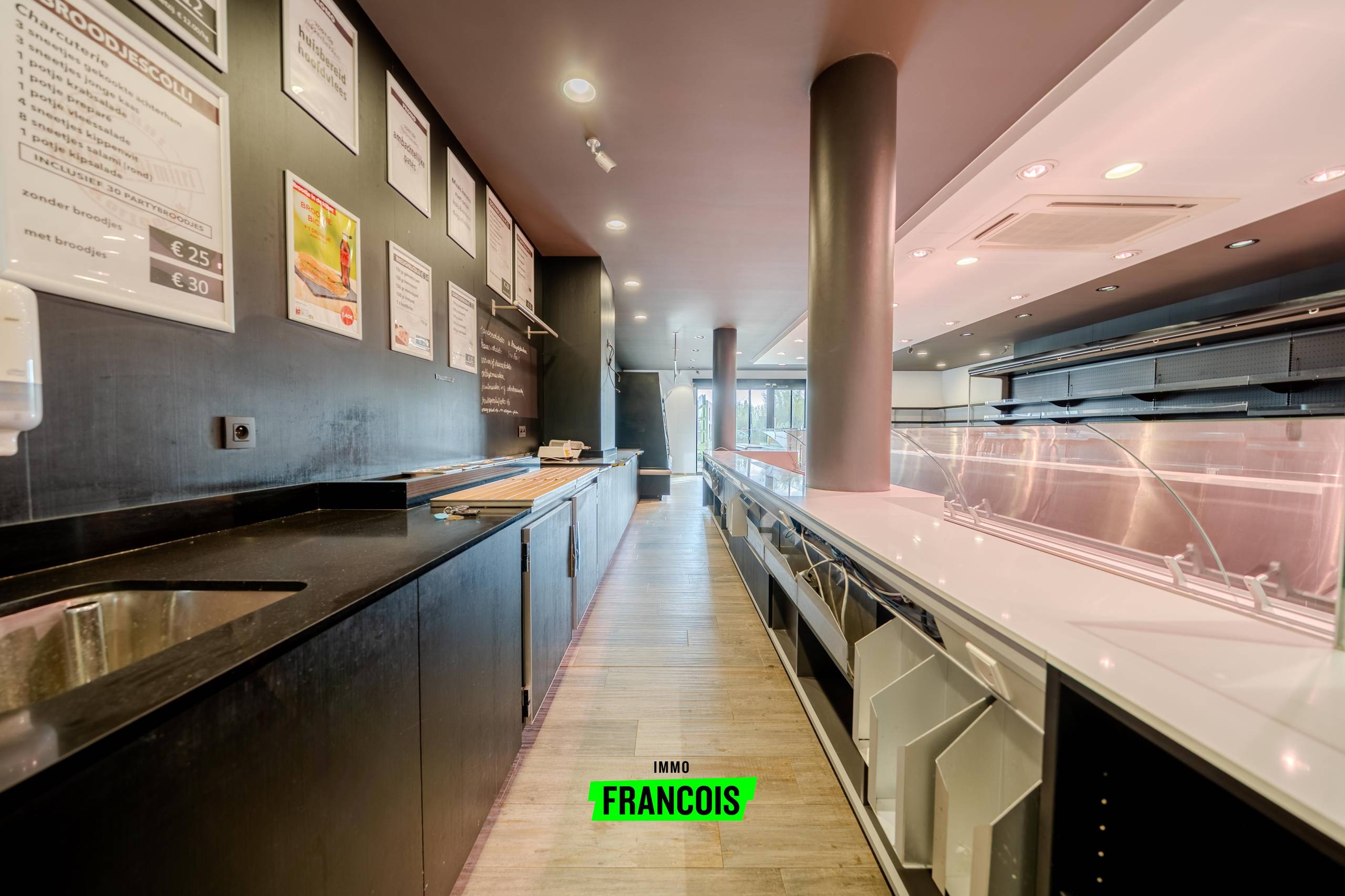 Veelzijdig commercieel gebouw op uitstekende locatie in Kortemark! - foto 5