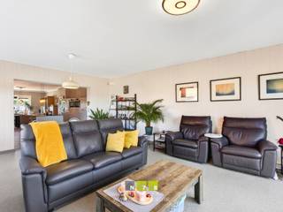 <p><span><strong>HALFVRIJSTAANDE WONING MET 3 SLAAPKAMERS OP EEN PERCEEL VAN 11A77CA TE DILSEN-STOKKEM (DILSEN) <br /><br />TROEVEN<br /></strong>- Zeer landelijk en rustig gelegen! <br />- EPC B : energiezuinige woning!<br />- Badkamer op het gelijkvloers!<br />- Alarmsysteem. <br />- Grondig vernieuwd in 2019, waaronder ramen, badkamer, keuken en meer... <br />- Ruime oprit in kiezelverharding naar de vrijstaande garage.<br />- Diepe achtertuin. <br />- Diverse duiventillen aanwezig. <strong><br /><br />KELDERVERDIEPING -01<br /></strong>- Kelderruimte 1 (3,81m x 2,24m = 8,53m²): trap naar het gelijkvloers, tegelvloer. <strong><br /></strong>- Kelderruimte 2 (3,95m x 3,82m= 15,09m²)<strong> </strong>mazoutketel, boiler, tegelvloer. <strong><br /><br />GELIJKVLOERS (00)<br /></strong>- Inkomhal (3,14m x 1,46m = 4,58m²): houten trap naar verdieping 1 (tapijtbekleding), elektriciteitskast, omvormer, steentapijt. <br />- keuken + eetkamer (8,19m x 4,01m = 32,84m²): ingerichte kastenwand met 2 combi microgolfovens, koelkast; kookeiland met elektrisch vuur, vaatwasser, spoelbak, werkblad in kunststof; eet -en zitruimte, vloerverwarming, steentapijt. </span><br /><span>- woonkamer (5,15m x 6,23m = 32,08m²) schuifpui naar het terras achter, buitendeur, rolluik, vliegenhor, steentapijt. </span><br /><span>- Wasplaats (1,48m x 2,40m = 3,55m²) aansluiting wasmachine en droogkast, steentapijt. </span><br /><span>- badkamer (3,76m x 2,48m = 9,32m²): ingericht meubel met dubbele lavabo, lades, spiegelkasten, kolomkast; zittoilet, inloopdouche, elektrische verwarming, vloerverwarming, steentapijt. </span><br /><span>- Sas (1,04m x 1,50m = 1,56m²) steentapijt</span><br /><br /><span><strong>VERDIEPING</strong> <strong>+01 (betonnen tussenvloer)</strong></span><br /><span>- Overloop (5,00m x 2,25m = 11,25m²): houten trap naar het gelijkvloers (tapijtbekleding), zolderluik, laminaat. <br />- Slaapkamer 1 (3,00m x 3,47m = 10,41m²) laminaat, rolluik<br />- Slaapkamer 2 (4,1m x 4,04m = 16,56m²)vinyl vloer, rolluik<br />- Slaapkamer 3 (3,98m x 4,04m = 16,08m²) vinyl vloer, rolluik<br />- bergkast (0,93mx 1,10m = 1,02m²): laminaat. <br /><br /><strong>ZOLDERVERDIEPING</strong> <strong>+02</strong> <strong>(betonnen tussenvloer)</strong>(6,43m x 6,45m = 41,47m²)<strong> | </strong>chape. <br />dak geïsoleerd <br /></span><br /><span><strong>EXTERIEUR<br /></strong></span>- <span>Ruime oprit met kiezelverharding naar de garage.</span><br /><span>-<strong> </strong>Garage (5,75 x 4,24=24,38m²): ijzeren poort, geïsoleerd dak (5 cm), duiventil bij garage (3,05 x 2,78= 8,48m²) betontegel. <br /></span><span>- Duiventil zijtuin (grondwaterpomp) & bijkomende duiventil in de achtertuin. <br /><br /></span><span><strong>VERNIEUWINGEN<br /></strong>- 2019: binnendeuren, badkamer, keuken, vloer/steentapijt beneden, ramen op het gelijkvloers + 1 slaapkamer verdieping 1, dakconstructie/isolatie/pannen. <strong><br /><br /></strong></span><span><strong>12 ZONNEPANELEN SINDS 2016 met groencertificaat geldig tot 2030. </strong><br />- In de verkoopprijs zit het volledige zonnepanelensysteem begrepen (zonnepanelen, omvormer, collectoren e.a. toebehoren).<br />- De groencertificaten zullen overgedragen worden aan de koper.<br /><br />Bekijkt u deze advertentie via een aanverwante vastgoedsite, surf dan zeker naar onze website <strong>www.N78vastgoed.be</strong> voor een uitgebreide beschrijving en foto's. <strong>Meer info: +32 (0)89 86 18 88 of info@N78vastgoed.be.</strong></span></p>