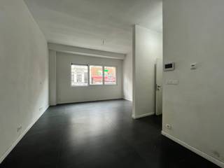 Investment property: situated with the front on Brederodestraat and the rear on Bestormingstraat, which has been thoroughly refurbished and divided into three approved flats. Ground floor: 1 bedroom; first floor: 2 bedrooms; and the second floor is a duplex with 3 bedrooms and additional space for a dressing room or study. Title deed already available!The utilities, pipework and technical systems have been completely overhauled, with underfloor heating providing added comfort.Each flat has separate meters for water, electricity and gas, ensuring smooth and independent letting. Features a communal roof terrace and bicycle storageIdeal as an investment or rental property with various letting options.Do you want to sell your property or are you looking for an estate agent for letting or management?Abricasa offers personalised support for all your property needs, from start to finish.Get to know us!Abricasa – Property for generations: Your property partner