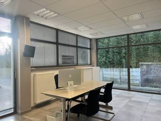 Ces espaces de pratique rénovés à louer sont situés dans un centre médical d'Audenarde, près de la N60.Les salles de pratique sont adaptées...