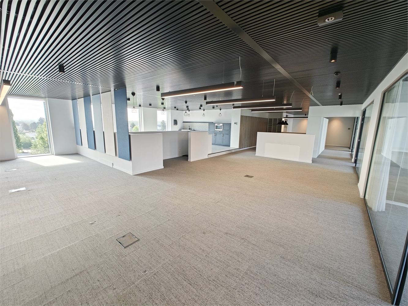 RECENTE KANTOREN INCL. 9 PARKINGS NAAST E40 - foto 3