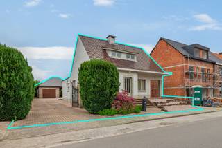 Karaktervolle gezinswoning met garage en ruime kelder (60m²) met een aparte ingang, te Essen dichtbij het centrum van Essen. Deze woning omvat...