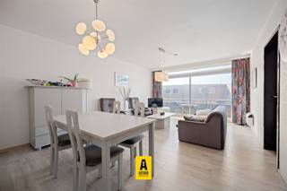 VLAKBIJ ZEE! Erg zonnig appartement, gelegen op de eerste verdieping van de verzorgde residentie Astrid, pal in het bruisende toeristische hart...