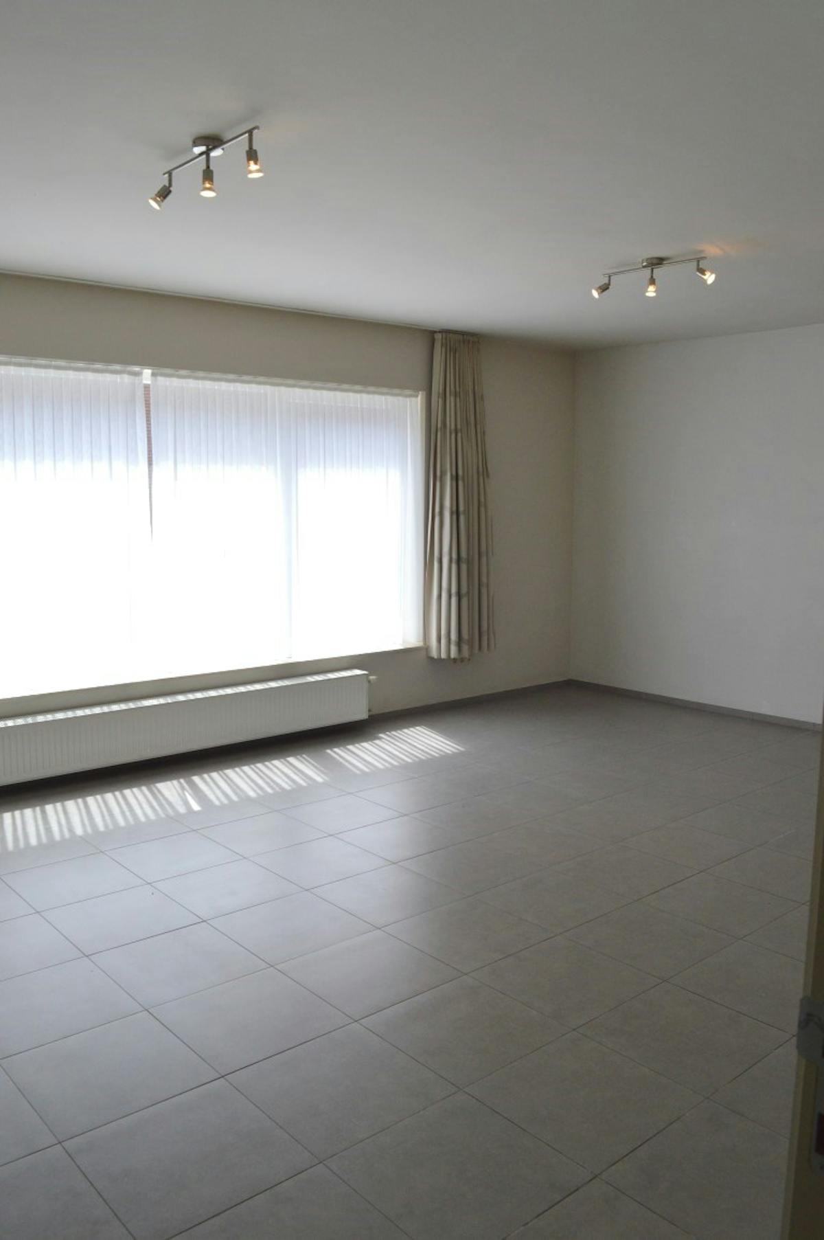 2 bedroom apartment with garage for rent in Ypres! - photo 2
