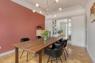 Bent u op zoek naar een karaktervolle woning op een toplocatie? Deze instapklare burgerwoning uit 1950 in de Colomastraat biedt de perfecte...