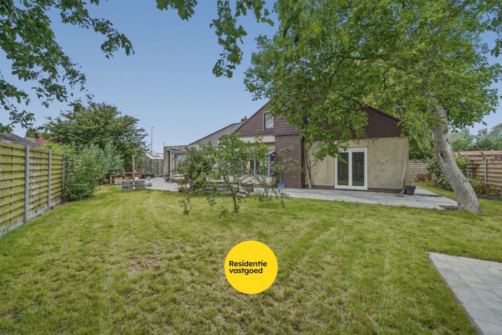 Vrijstaande bungalow met veel potentieel langs het water in hartje Oudenburg - foto 4