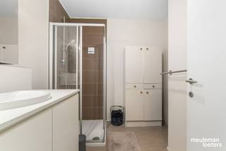 Dit recent appartement met bouwjaar 2014 is gelegen in een kleinschalige residentie (3 appartementen) en geniet van een uiterst centrale ligging...