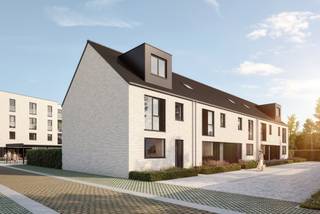Deze woning maakt deel uit van een nieuwe verkaveling waar rust en groen centraal staan. De grote gemeenschappelijke groenzone vormt het hart van de buurt en zorgt voor een open, aangename woonomgeving.
Binnen geniet je van veel licht dankzij de grote raampartijen en een goede oriëntatie. 

De woning wordt volledig afgewerkt, waarbij je zelf de materialen kiest en zo je eigen thuis creëert.
Dankzij energiezuinige technieken als een warmtepomp, ventilatie C+ en zonnepanelen, woon je hier comfortabel en toekomstgericht met een laag verbruik.