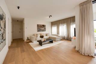 Op wandelafstand van het Museum voor Schone Kunsten, de levendige Marnixplaats en Troonplaats bevindt zich dit appartement op de eerste verdieping...