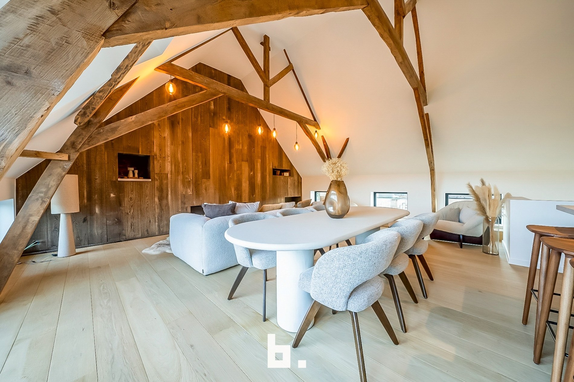 Stijlvol gerenoveerde halfopen woning met karakter, tuin &amp; garage op topligging - foto 4