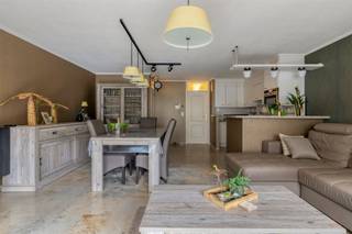 Ruim bemeubeld gelijkvloersappartement met terras en garage in Blankenberge. Dit ruime gelijkvloersappartement bevindt zich in residentie "Zeebos",...