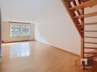 Ontdek deze prachtige duplex in het centrum van Tessenderlo! Met een royale bewoonbare oppervlakte van 126m² biedt dit appartement volgende...