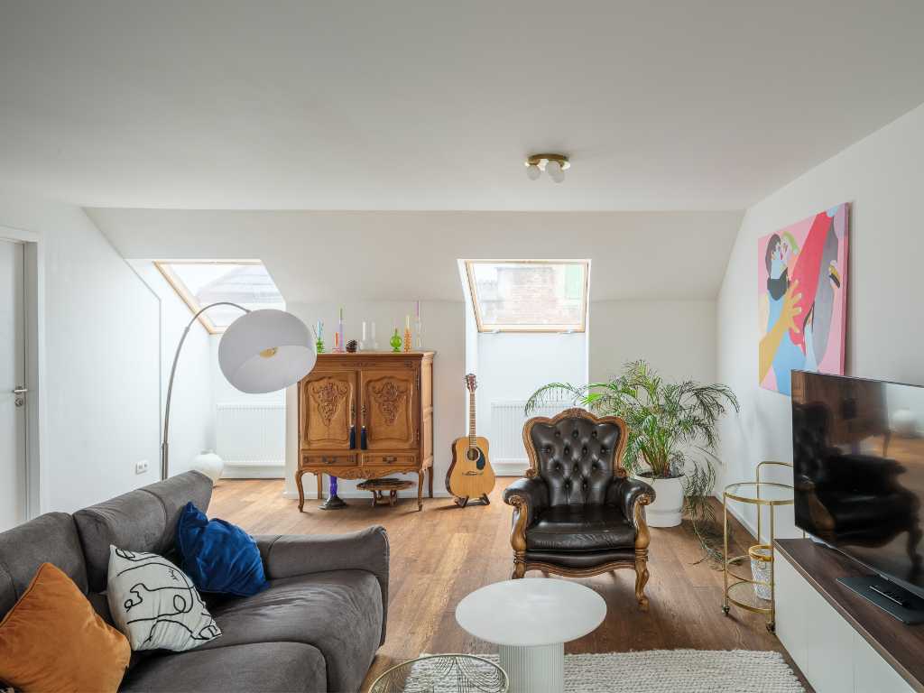 Stijlvol duplex appartement met 2 slaapkamers en terras, centraal gelegen in het bruisende centrum nabij alle belangrijkste straten en pleinen van Gent. - foto 4